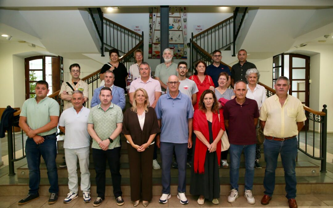 Susinos asiste a la firma de contratos de 17 proyectos a través del Grupo de Acción Local Asón-Agüera-Trasmiera